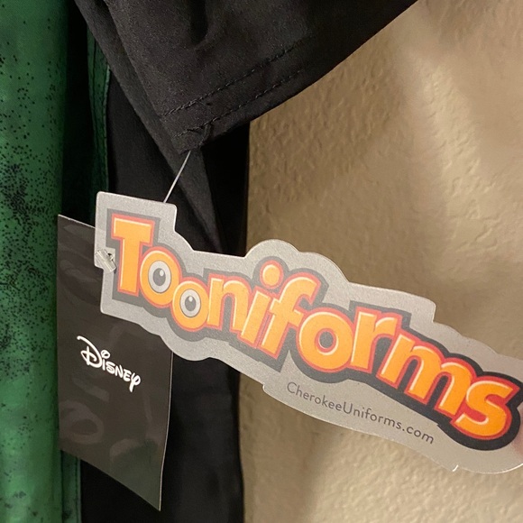 Disney Black Branded Scrub Uniform Top Apparel Tag - Picture 4 of 8